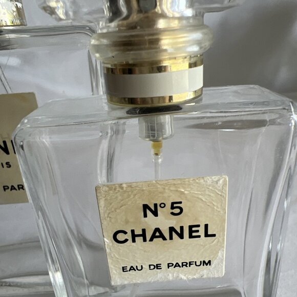 2" x 2" AUTHENTIC CHANEL EMPTY BOTTLE COLLECTIBLE VINTAGE OLD - Picture 2 of 3
